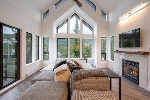 Luxury | Mountain views | Free parking | AC | BBQ