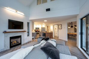 Televisio, takka, Netflix, suoratoistopalvelut