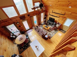 TV, fireplace, DVD player, books