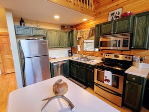 Refrigerador, microondas, horno y parrilla de estufa 