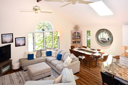 Large Downtown Dewey Beach House Parking Pet Friendly