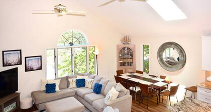 Large Downtown Dewey Beach House Parking Pet Friendly