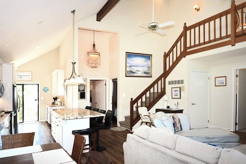 Clean/Airy Downtown Dewey Beach 6BR Home w/ Parking