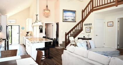 Clean/Airy Downtown Dewey Beach 6BR Home w/ Parking