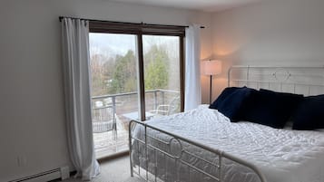 4 bedrooms, desk, travel crib, free WiFi