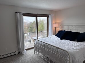 4 bedrooms, desk, travel cot, free WiFi