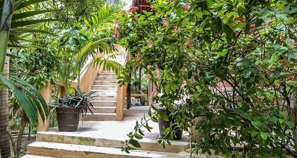 Casa Noa master suite 1 steps from the sea