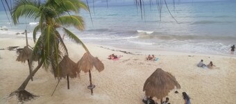 Casa Noa master suite 1 steps from the sea