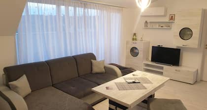 2-bed - Sleeps 4 - With Parking