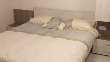 Apartment, 2 Double Beds | 2 bedrooms, iron/ironing board, free WiFi, bed sheets