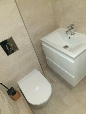 Apartment, 2 Double Beds | Bathroom