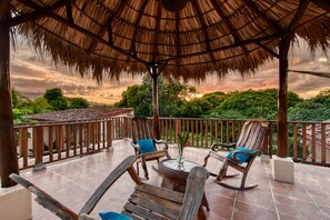 Terrace/patio - Paradise in City center🌿 -Deluxe Room-"Leon" w gourmet breakfast (Granada)