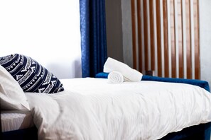 3 chambres, fer et planche à repasser, Wi-Fi, draps fournis