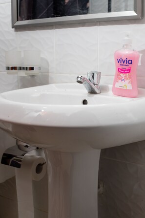 Douche, serviettes fournies