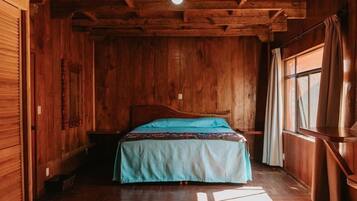 Escritorio y ropa de cama