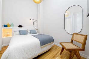 1 dormitorio, tabla de planchar con plancha, cuna de viaje y wifi gratis