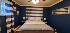 3 bedrooms, free WiFi, bed sheets - Charming rental within walking distance to public boat launch on Sage Lake! (Hale)