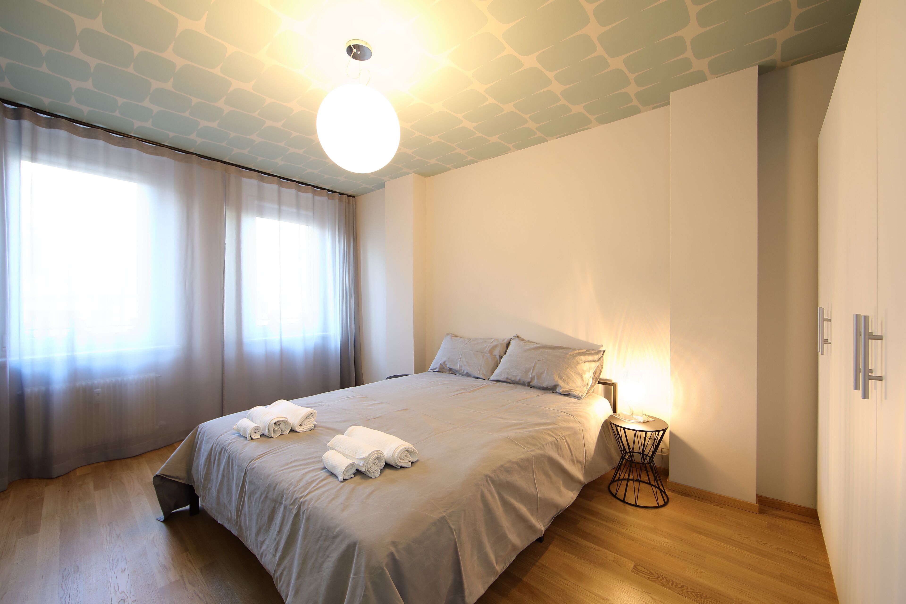 1 غرفة نوم ومكتب ومكواة/لوح كي وسرير سفر