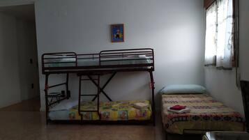 1 chambre, bureau, chambres insonorisées, fer et planche à repasser