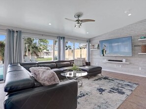 TV connectée, jeux vidéo, espaces bureaux