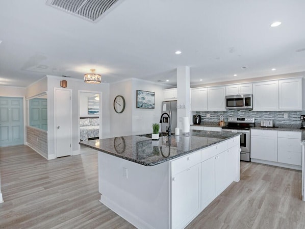 Fridge, microwave, oven, stovetop - 3/2 HEATED Pool House Walking Distance to Beach (Naples)