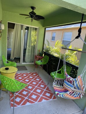 Terrace/patio - Charming 4br home in residential neighborhood! (Davenport)