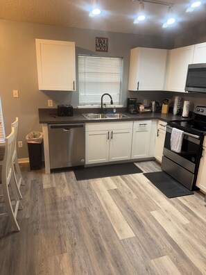 Fridge, microwave, oven, stovetop - Charming 4br home in residential neighborhood! (Davenport)