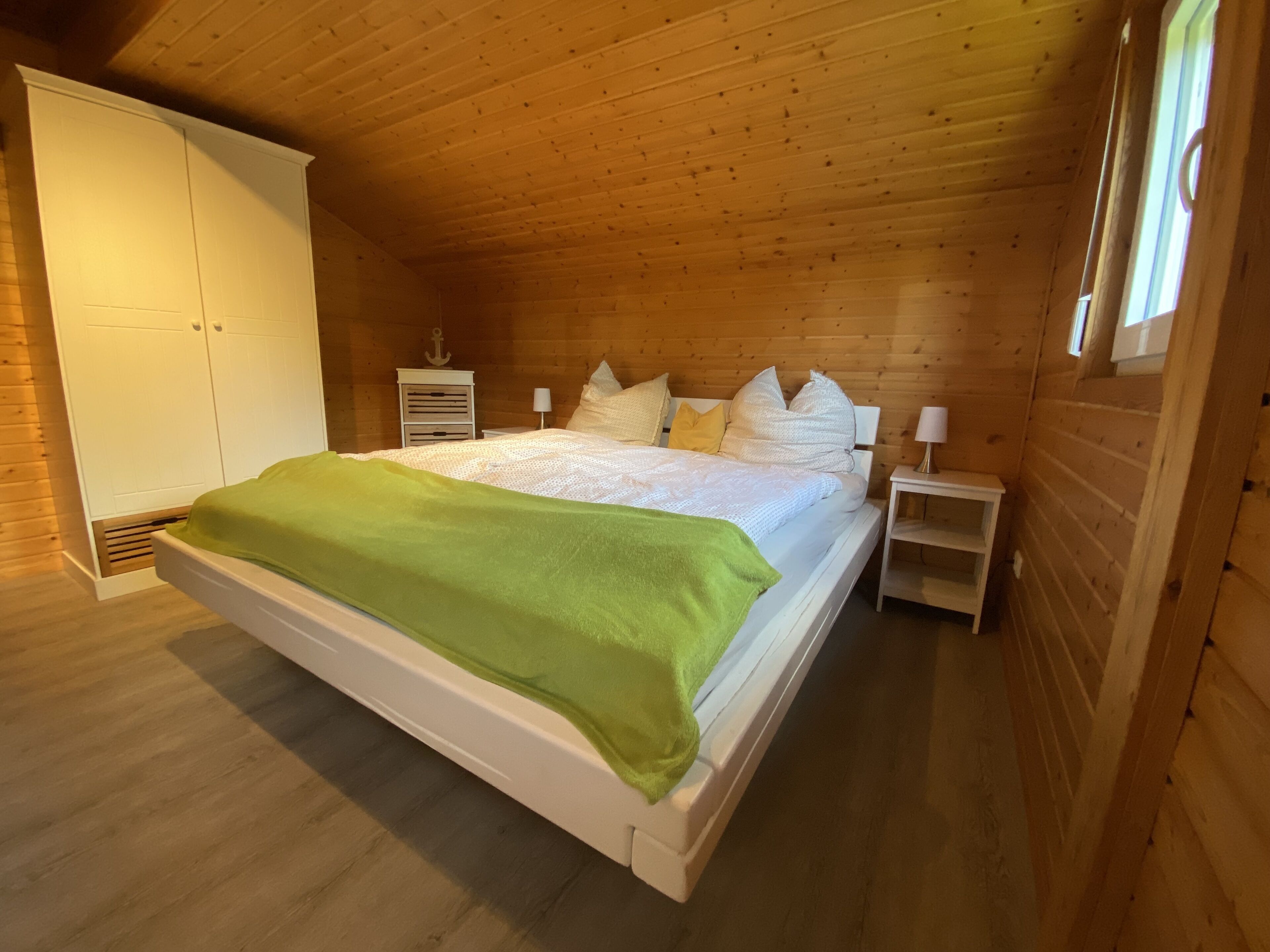 2 makuuhuonetta, silitysrauta/-lauta, vauvan matkasänky, ilmainen Wi-Fi