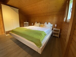 2 chambres, fer et planche à repasser, lit parapluie, Wi-Fi gratuit