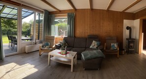 A cozy living room with a sofa, coffee table, and a fireplace. - House Strandgut Damp (Damp)