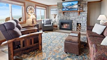 Een televisie, een open haard en een dvd-speler