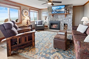 TV, fireplace, DVD player