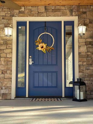 Exterior detail - Luxury 4BR Home 1 Min from ❤️ Bryson city and 🚂GSMR (Bryson City)