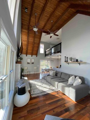 Smart TV, fireplace, video-game console - Luxury 4BR Home 1 Min from ❤️ Bryson city and 🚂GSMR (Bryson City)