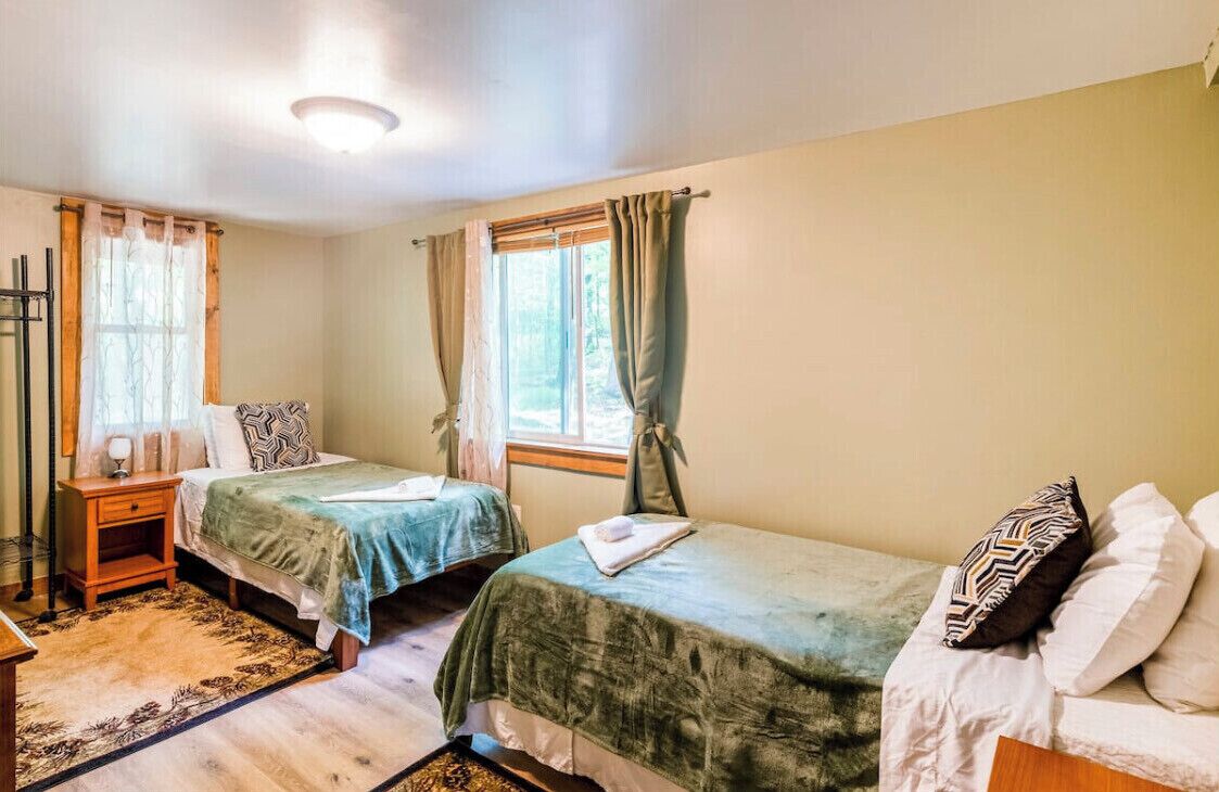 2 bedrooms, iron/ironing board, free WiFi, bed sheets