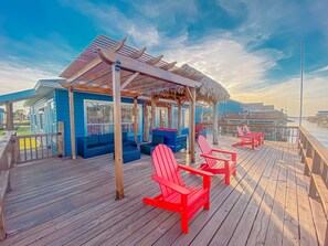 Terrace/patio - Island Tyme- Canal Waterfront Paradise with Sunset View! (Freeport)