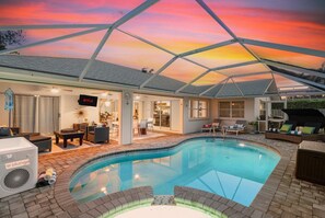 A heated pool - Seaclusion -Luxury Pool/Spa/Cold Plunge, Near Beach, 2 Kings, 2 Dogs (Naples)