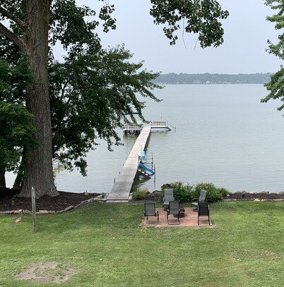 Breezy Cliff - Beautiful Lake Front House - 5+ BRs/3 sitting rooms/sauna/yoga