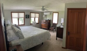 6 bedrooms, desk, iron/ironing board, free WiFi