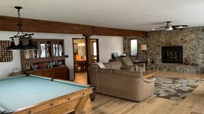 Interior - Breezy Cliff - Beautiful Lake Front House - 5+ BRs/3 sitting rooms/sauna/yoga (Bass Lake)