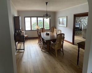 Dining - Breezy Cliff - Beautiful Lake Front House - 5+ BRs/3 sitting rooms/sauna/yoga (Bass Lake)