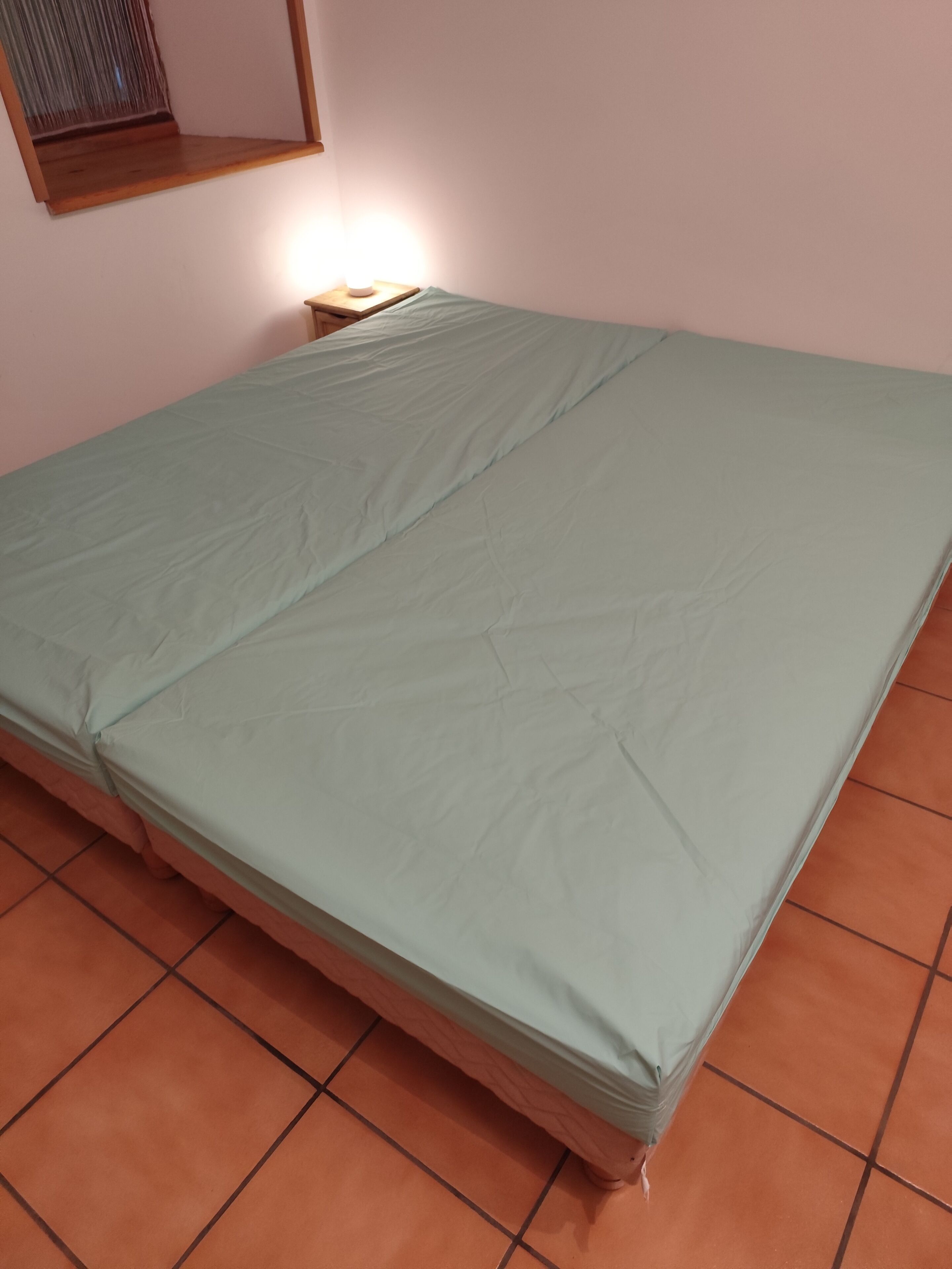 Free WiFi, bed sheets