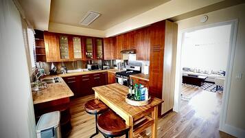 KĂŒhlschrank, Mikrowelle, Ofen, Herdplatte