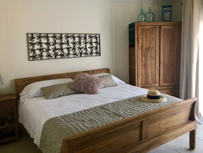 2 camere, una scrivania, ferro/asse da stiro, Wi-Fi gratuito