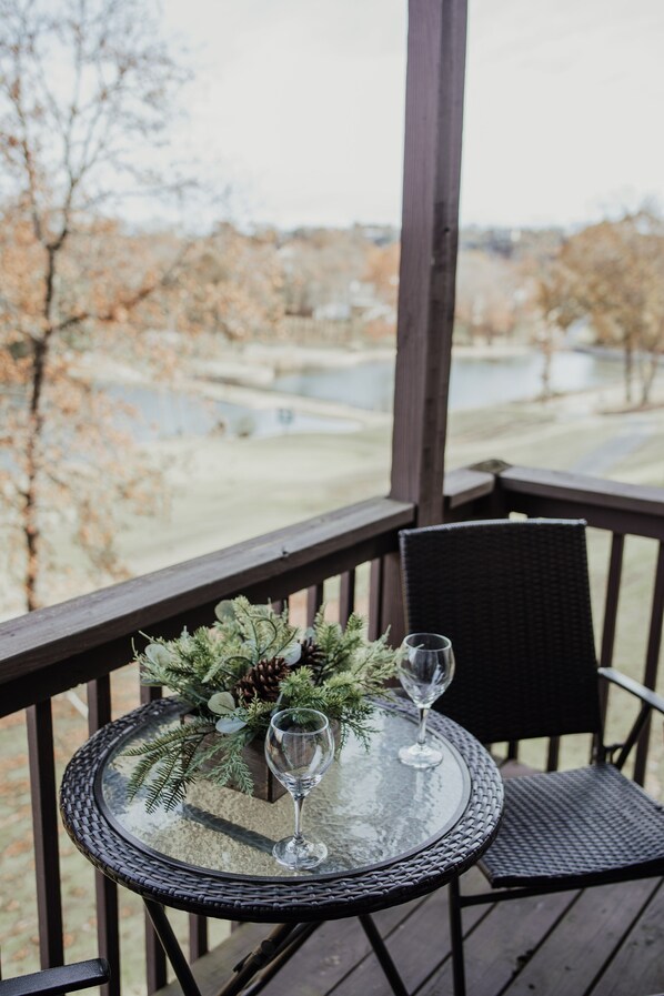 Property grounds - Serene on 17 Pointe Royale Walk-In Condo, Water Views (Branson)