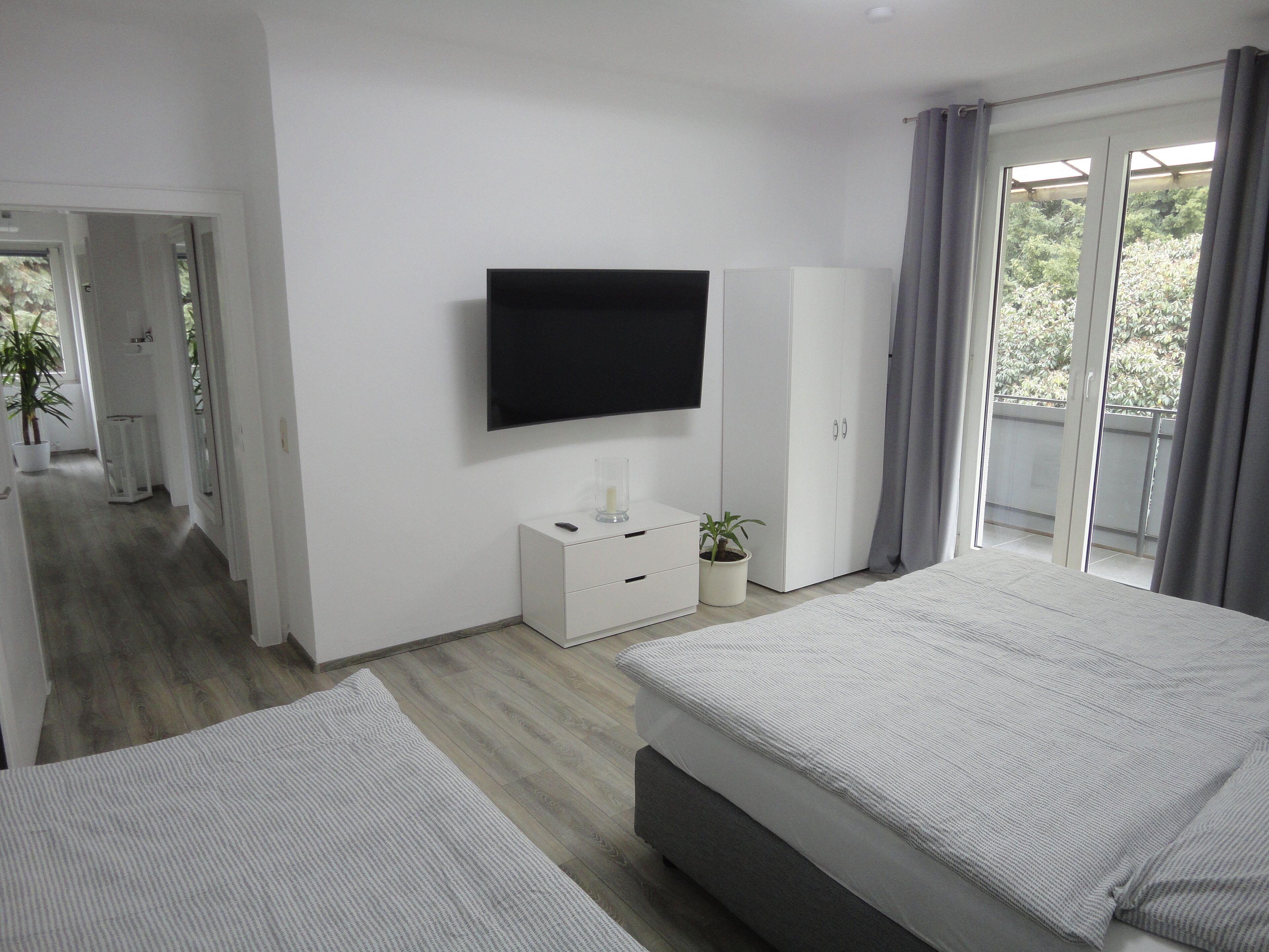 2 bedrooms, in-room safe, desk, iron/ironing board