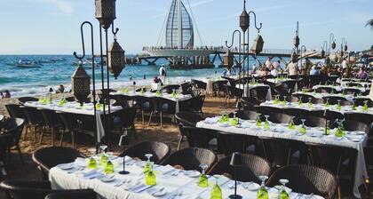 La Palapa beachfront fully renovated condo! In the heart of the Romantic Zone.