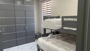 3 Schlafzimmer, Schreibtisch, kostenloses WLAN, Bettwäsche