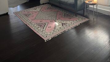 2 habitaciones, escritorio, tabla de planchar con plancha y wifi gratis