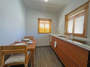 Private kitchen - Casa Palo Verde, Standard bedroom 1 queen bed, Full Kitchen (Cabo San Lucas)